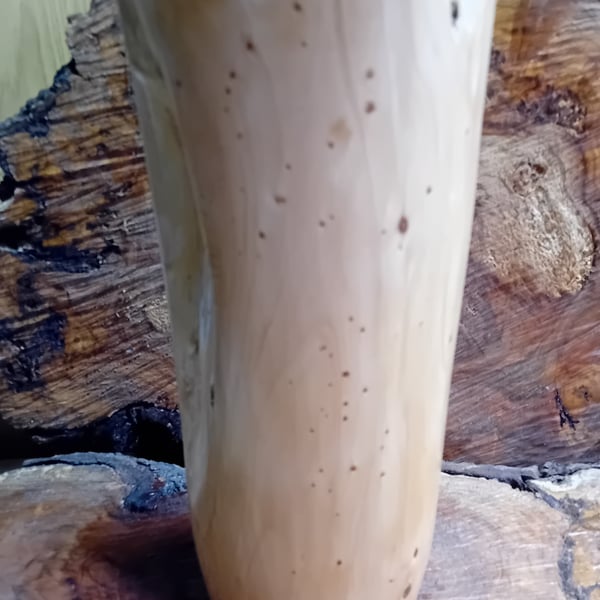 Handturned vase, natural wood finish. Item no 1015.