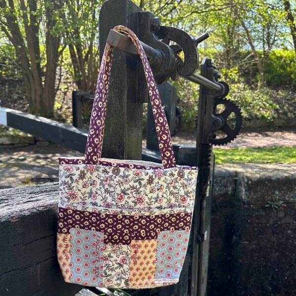 Book Project Bag With Embroidery.