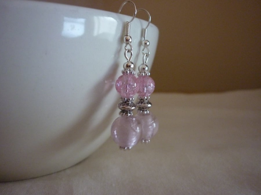 PINK AND SILVER GLASS BEAD DANGLE EARRINGS.