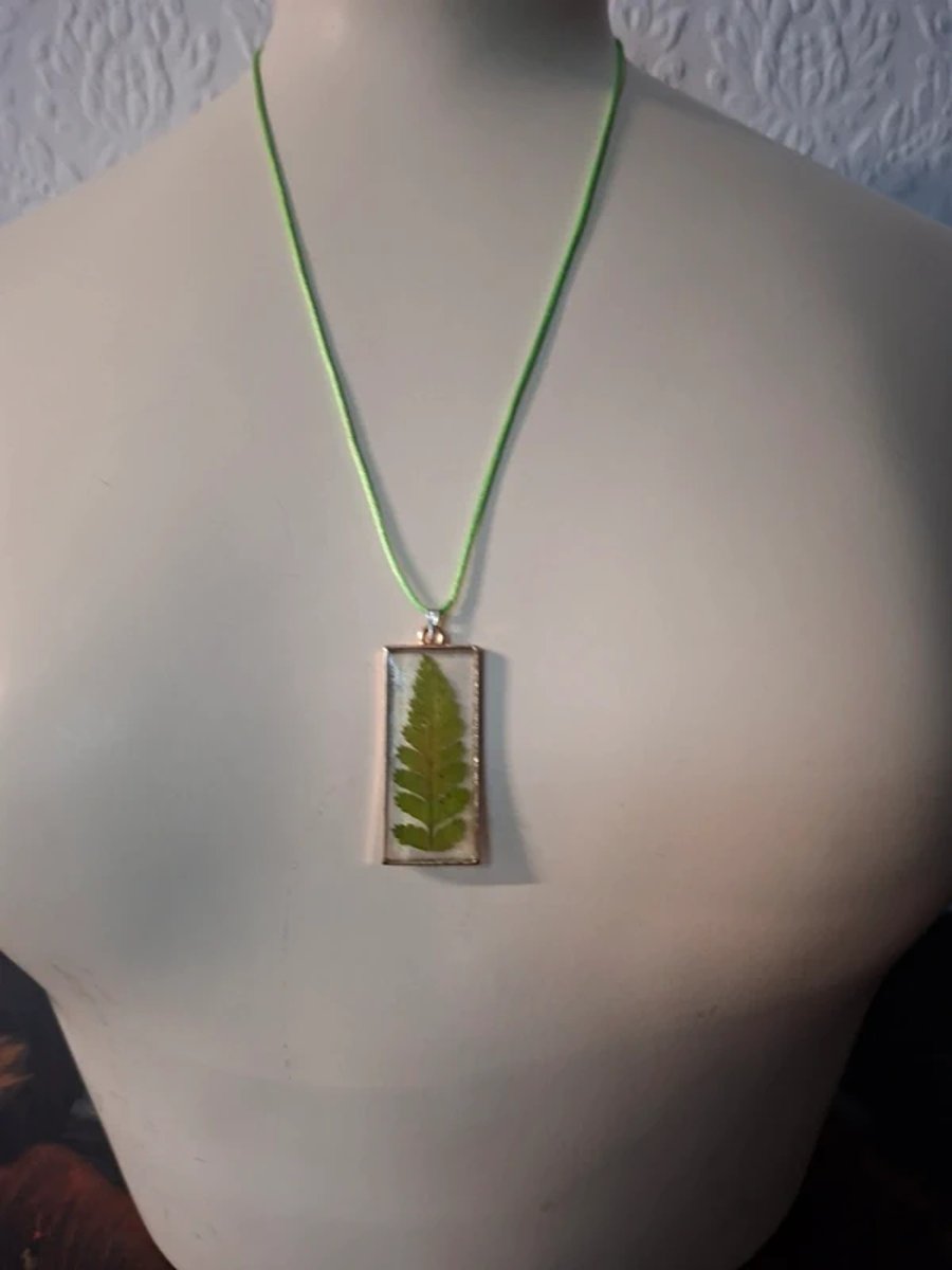 Real Leaf Style Hand Made Resin Crafted Pendant 