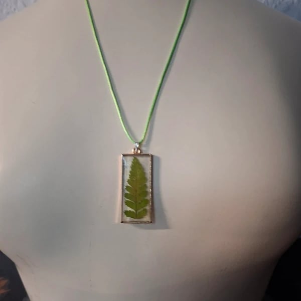 Real Leaf Style Hand Made Resin Crafted Pendant 