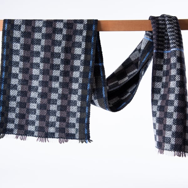 Lush lambswool scarf - Charcoal offset blocks