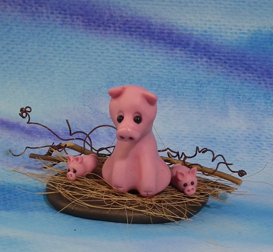 Tiny Pig 'Pansy' with two tiniest fingertip piglets on tableau OOAK Sculpt