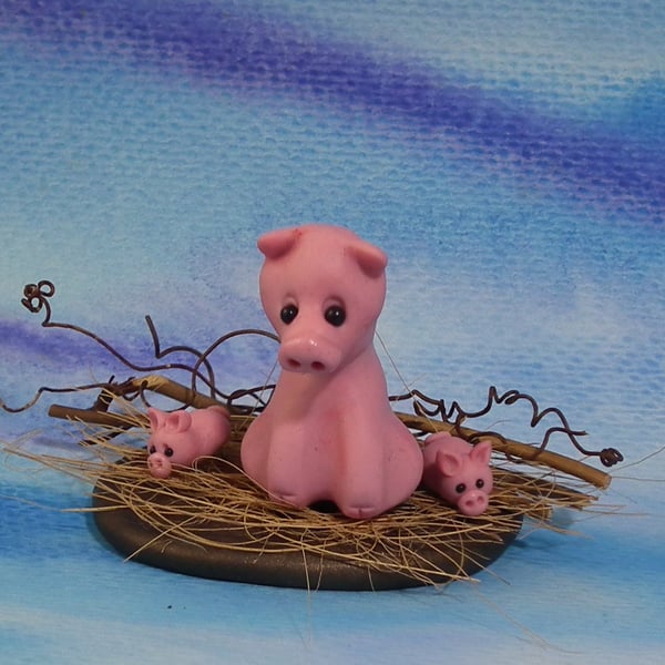 Tiny Pig 'Pansy' with two tiniest fingertip piglets on tableau OOAK Sculpt