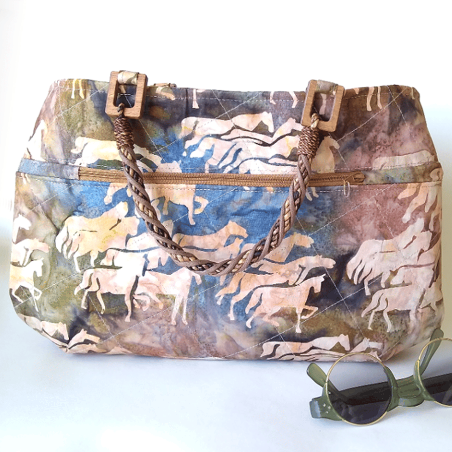 Smart tote bag with horse images on batik fabric