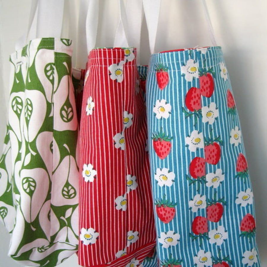 PDF Reversible Tea Towel Tote Sewing Pattern by LillyBlossom