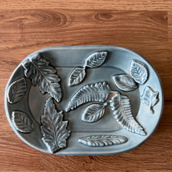 Ceramic oval leaf dish   slight imperfection
