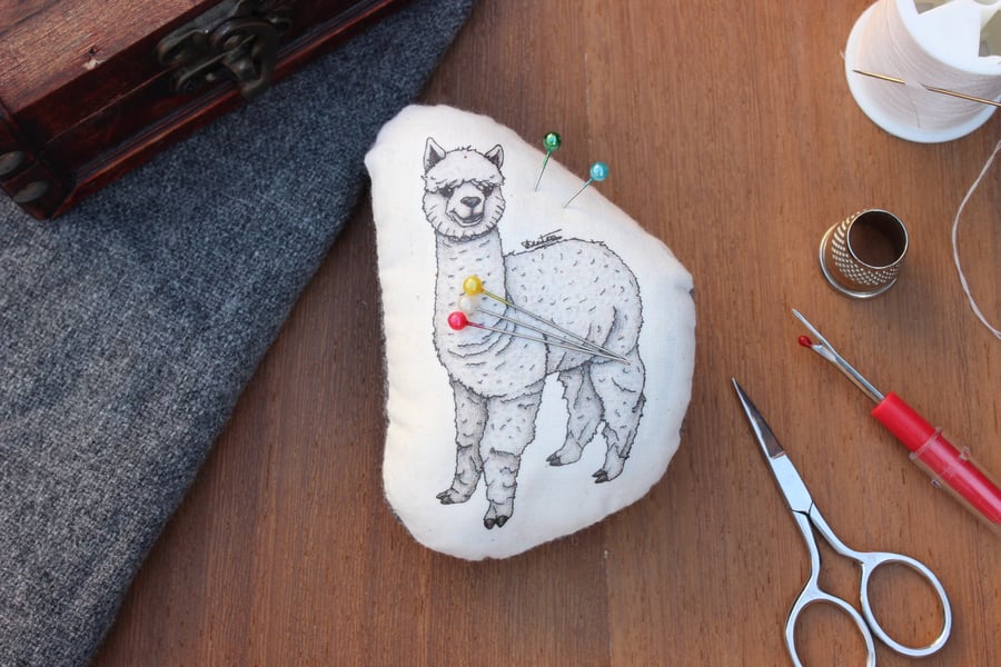 Alpaca Welsh Tweed Magnetic Pin Cushion - Animal Plush Needle Minder