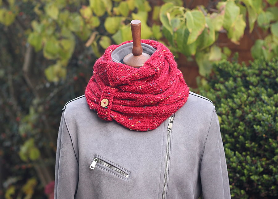 SCARF knitted infinity loop scarf, chunky red tweed with multicolor speckles 