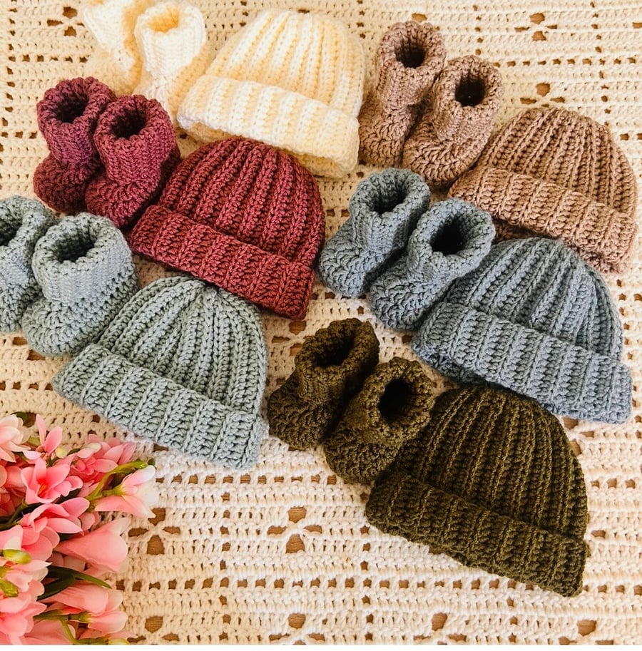 Cosy Baby Hat & Booties set 3-6 months