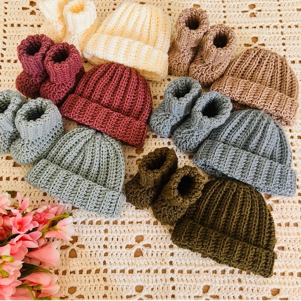 Cosy Baby Hat & Booties set 3-6 months