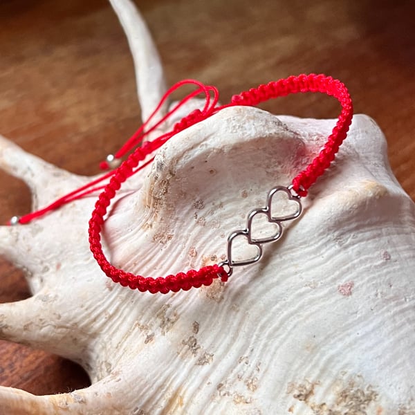 Friendship Bracelet - Macrame Adjustable Bracelet - Hearts - Red
