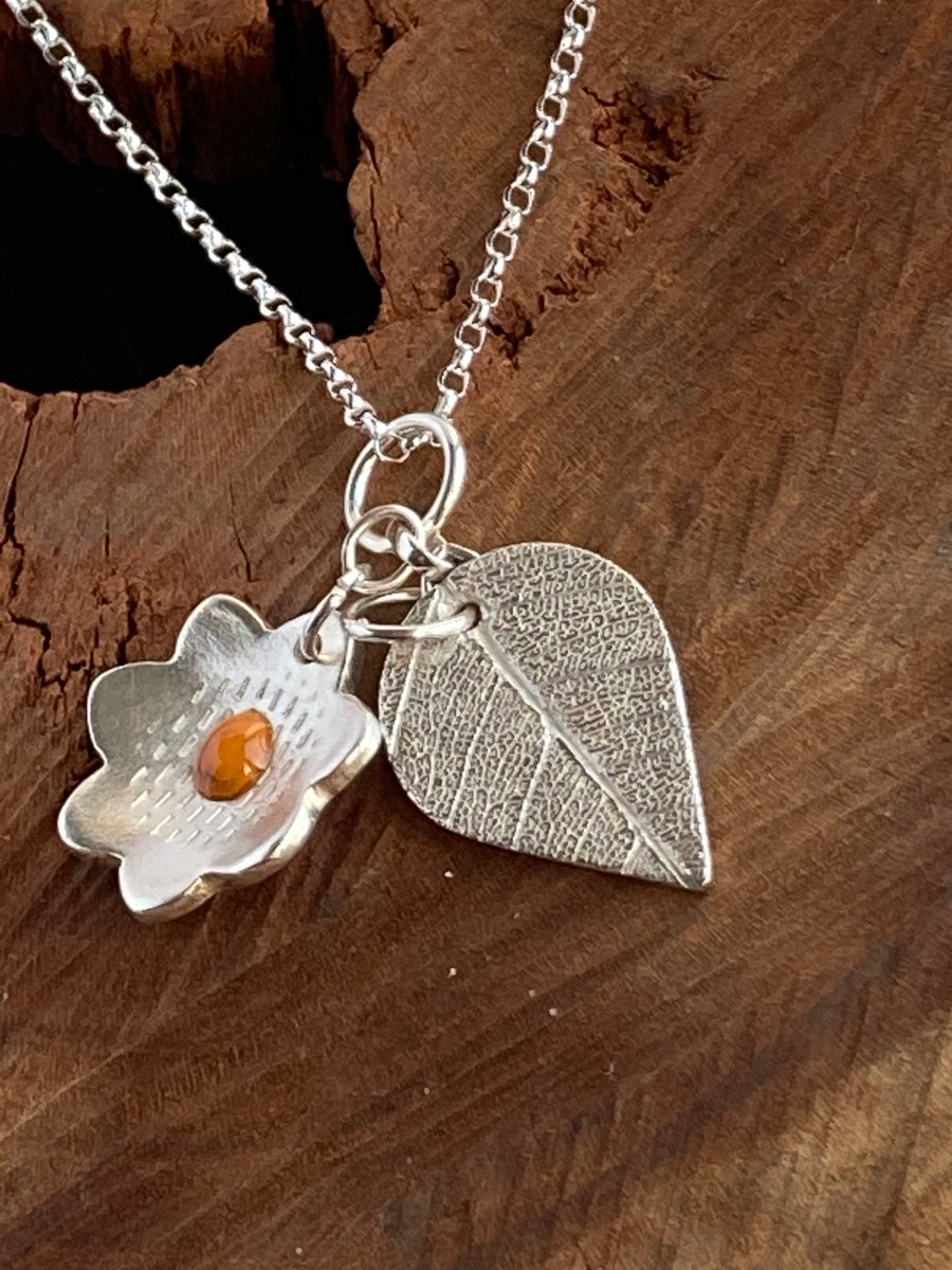 Silver detail leaf and sunflower pendant