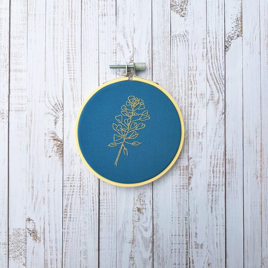 Shepherd’s Purse wildflower embroidery hoop art, 4”