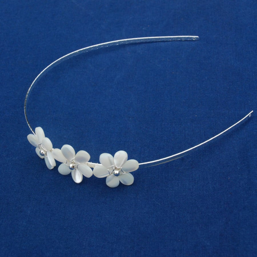 Pearl flower hair band