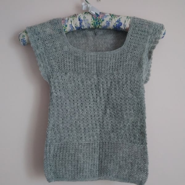 Grey petite ladies cap sleeve lacy crochet jumper,  fine wool, approx size 6 