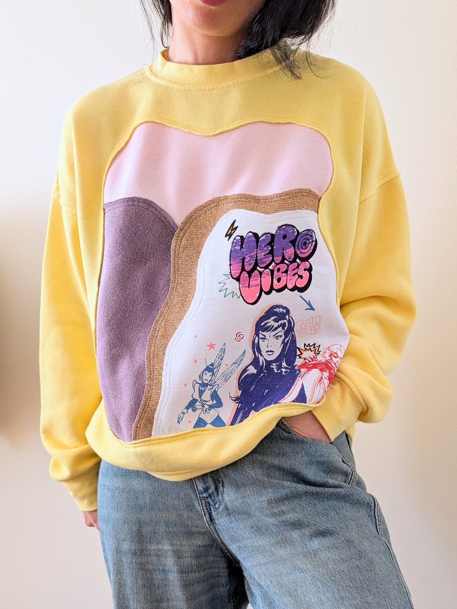 Hero Vibes Sweatshirt, Size M