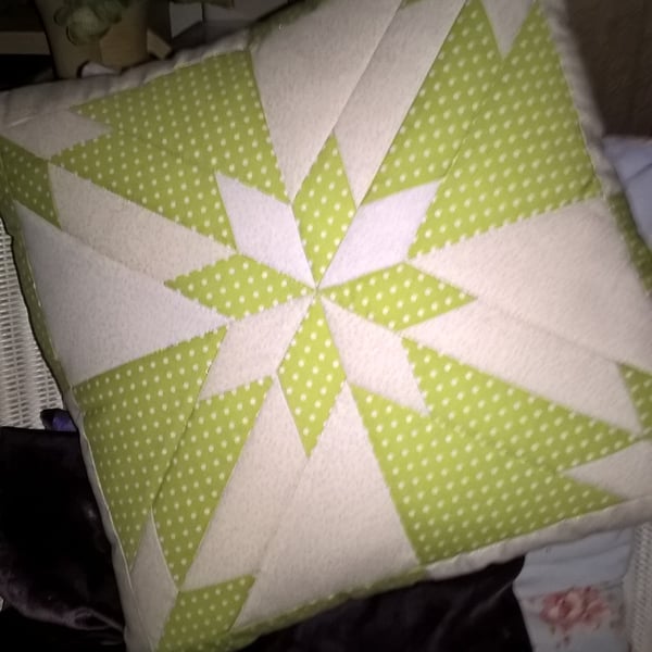 Green and Cream Hunters Star Patchwork Cushion