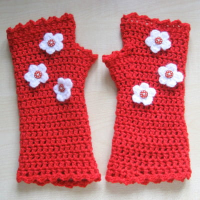 Fingerless gloves crochet pattern. Wrist warmers. Made in double knitting yarn.