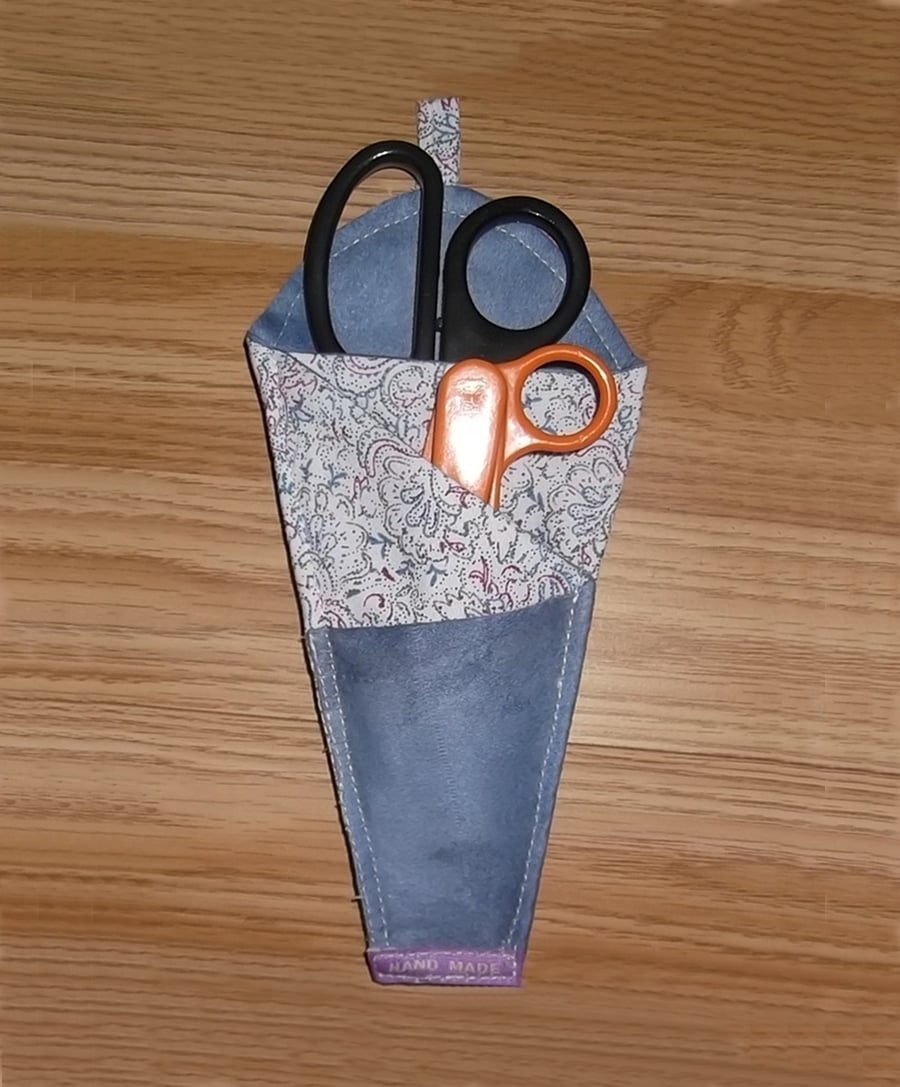 Scissor storage 3 pockets. Art brushes, Pencils, Craft tools holder