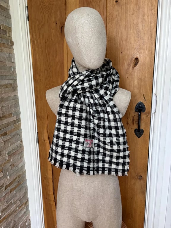 Harris Tweed Checked Scarf, 200 cm length x 36 cm width