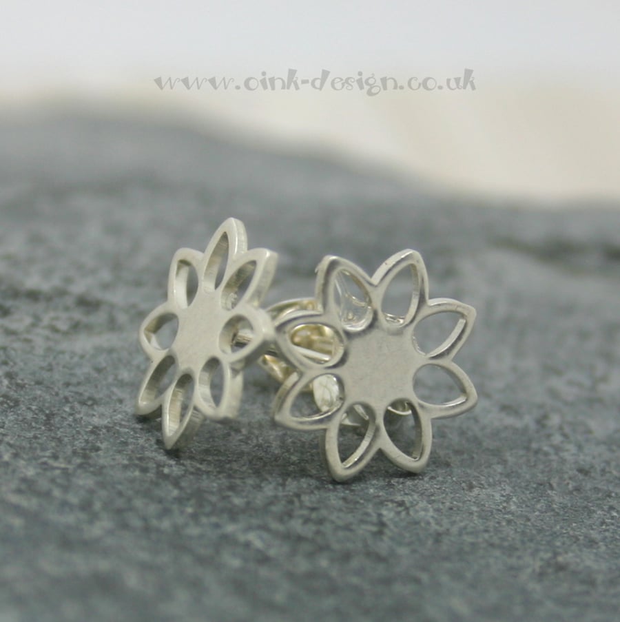 Sterling silver flower stud earrings