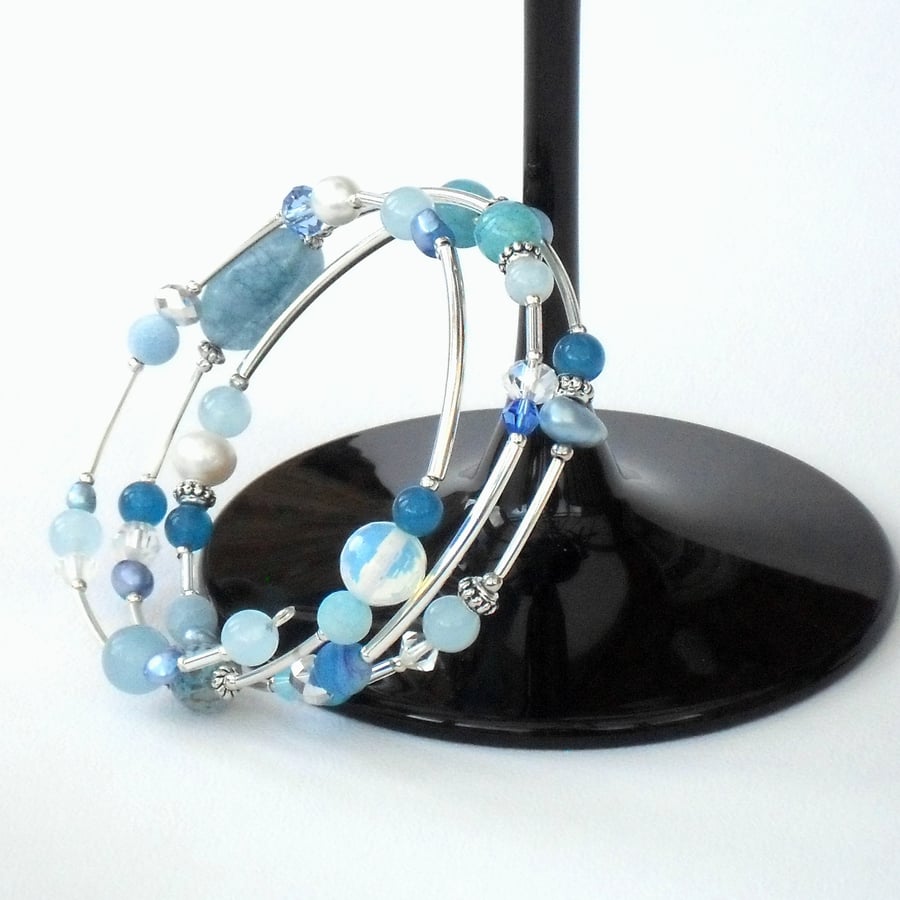 Handmade aquamarine and pearl memory wire bracelet