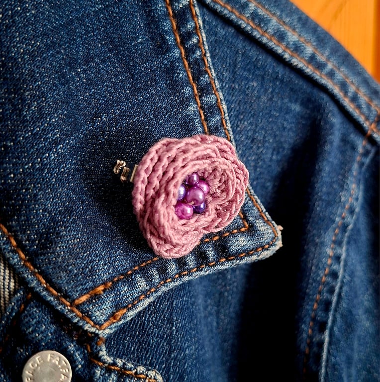 Crocheted cotton small flower brooch with beads - lilac