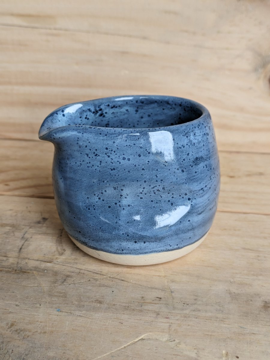 Diddy squat blue jug (thumb)