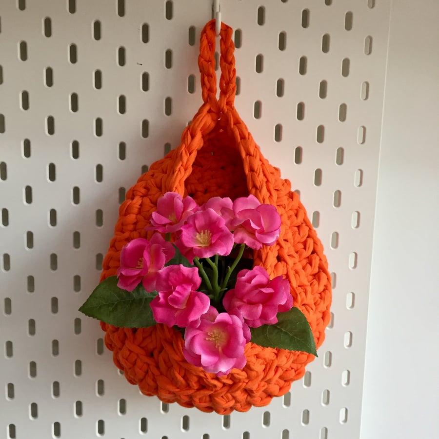 Small crochet hanging basket - orange