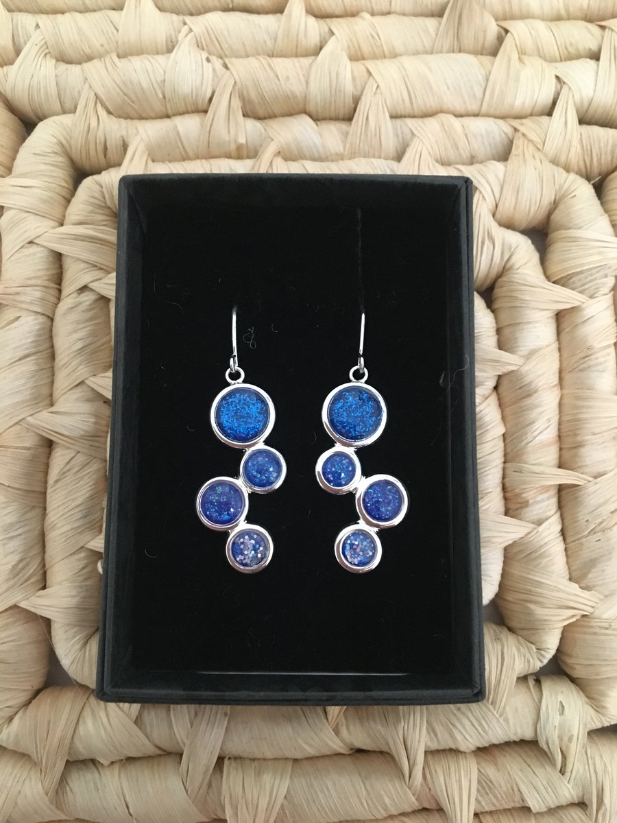 4 Drop Earrings in Blue and Silver