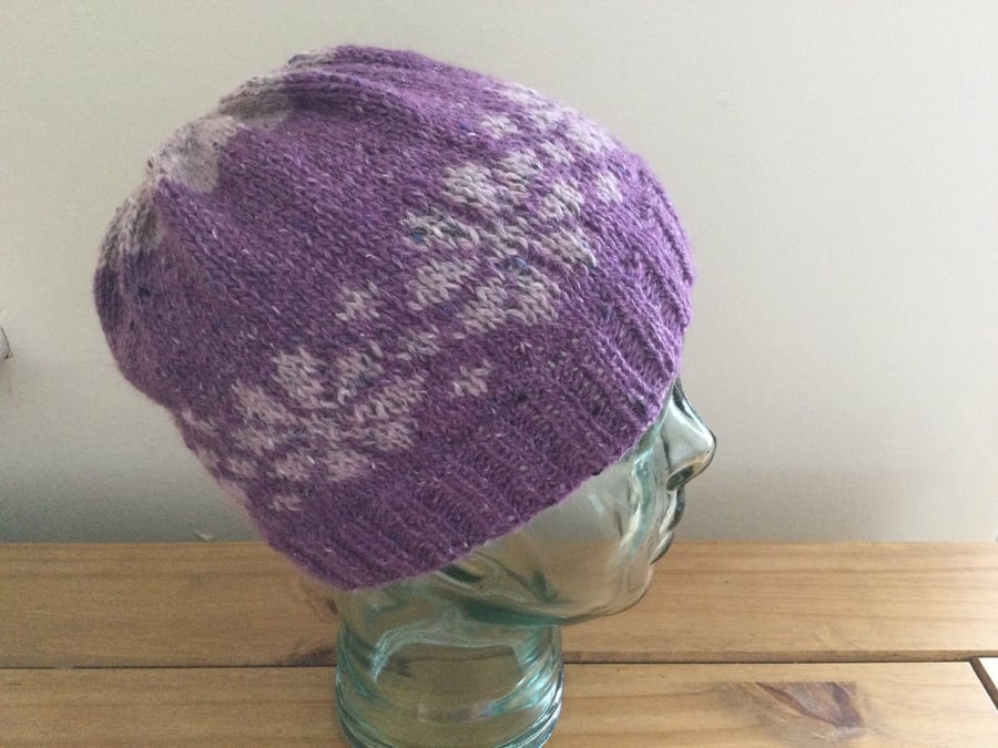 A woman’s gorgeous hand knitted  fair isle beanie hat in purple and pink,M, new.
