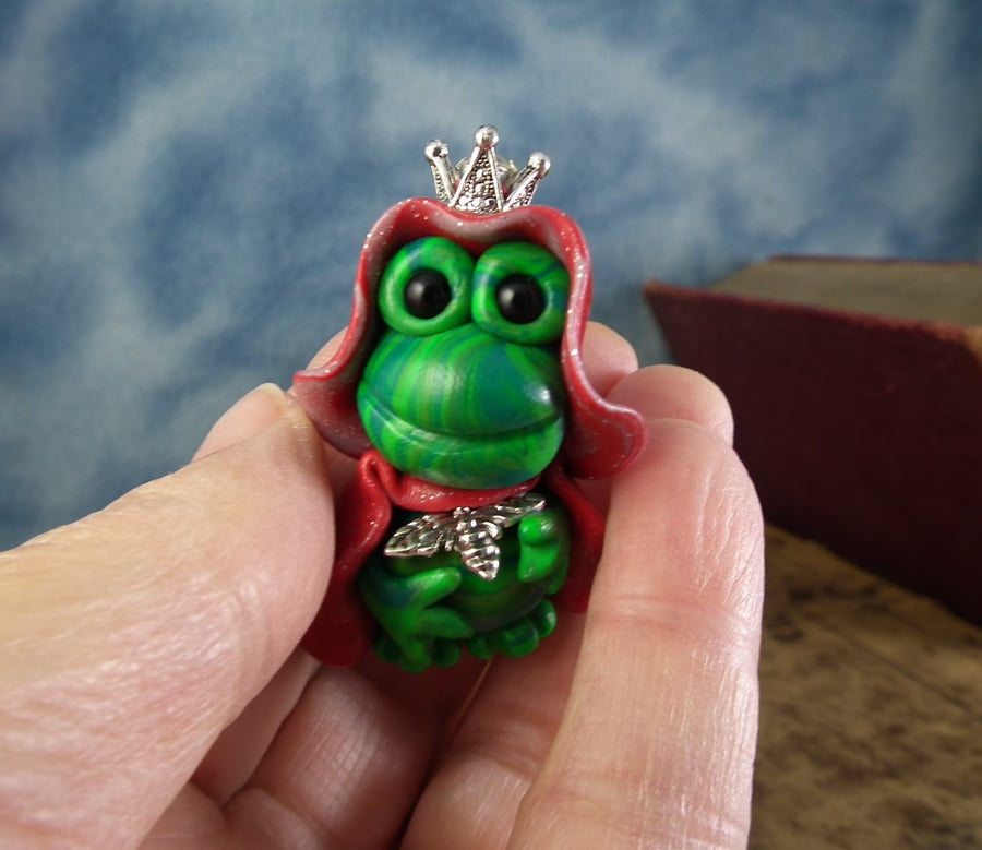 Spring Sale ... Tiny Frog Prince 'Beck' with crown OOAK Sculpt by Ann Galvin