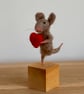 Needle felt mouse with heart - Image 3