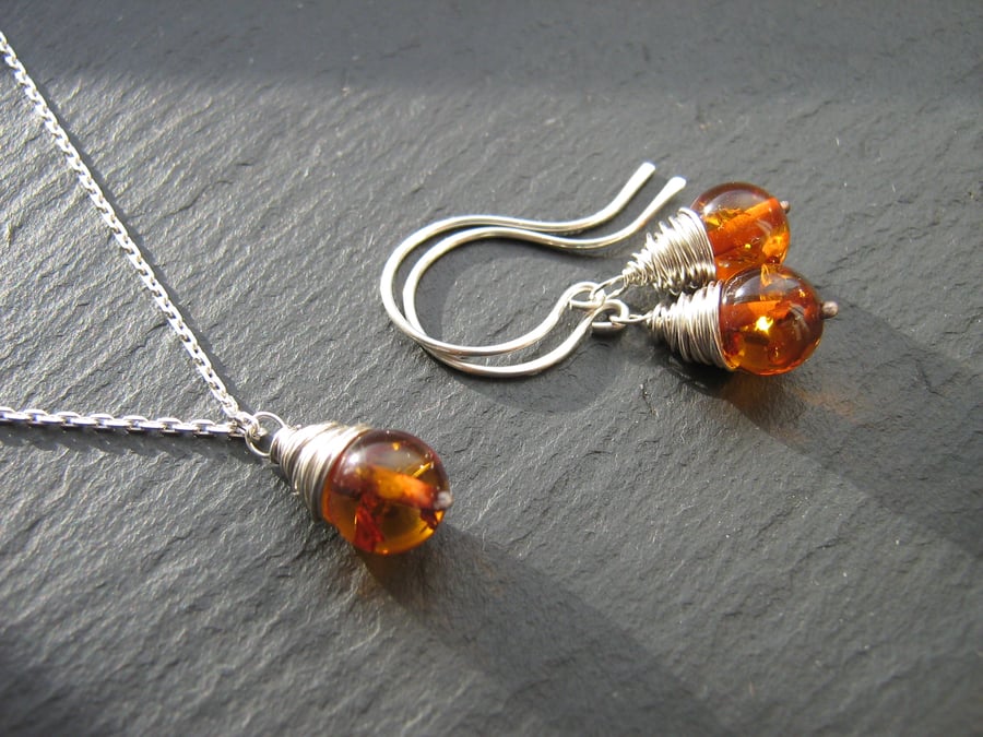 Amber Jewellery Set - Necklace and Earrings