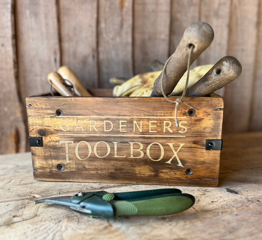 Vintage style tool box