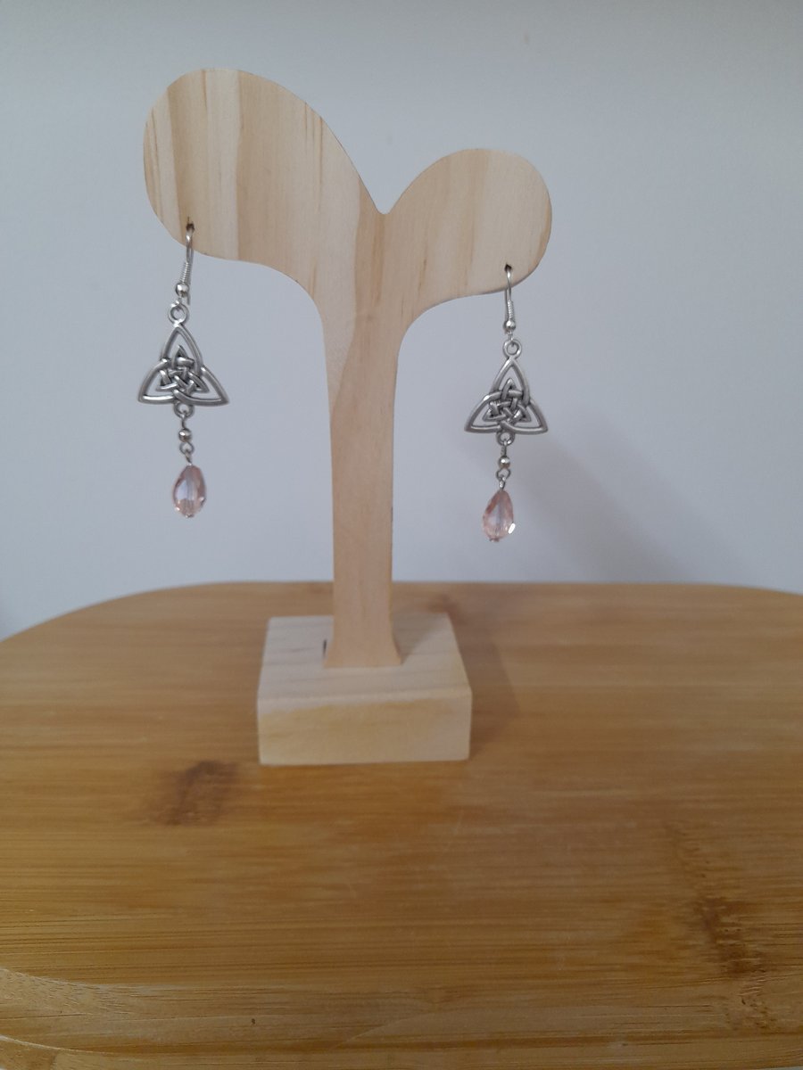 FACETED GLASS PINK TEARDROP AND SILVER EARRINGS.