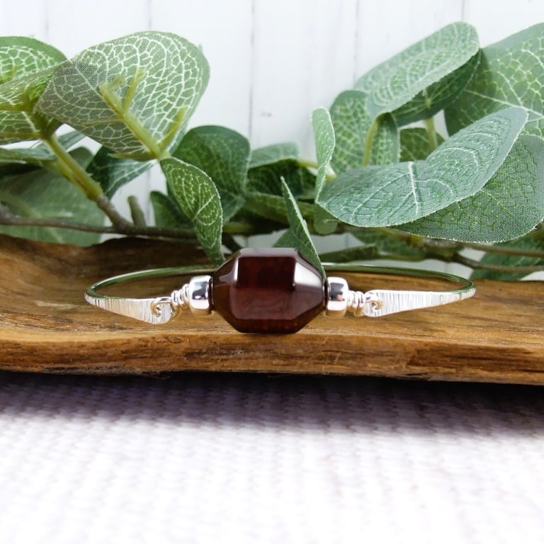 Sterling Silver Bangle with Plum Crackle Agate. Fits Size Medium 20cm 