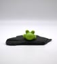 small glass frog figure - Image 3