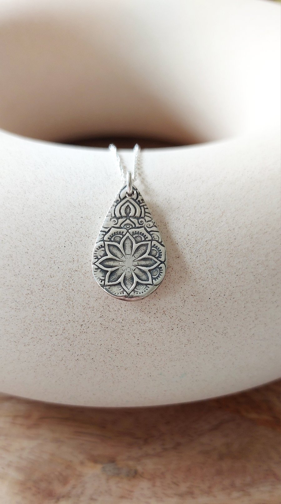 Fine silver necklace with patina effect