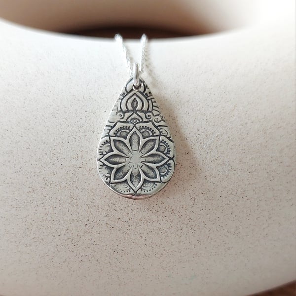 Fine silver necklace with patina effect