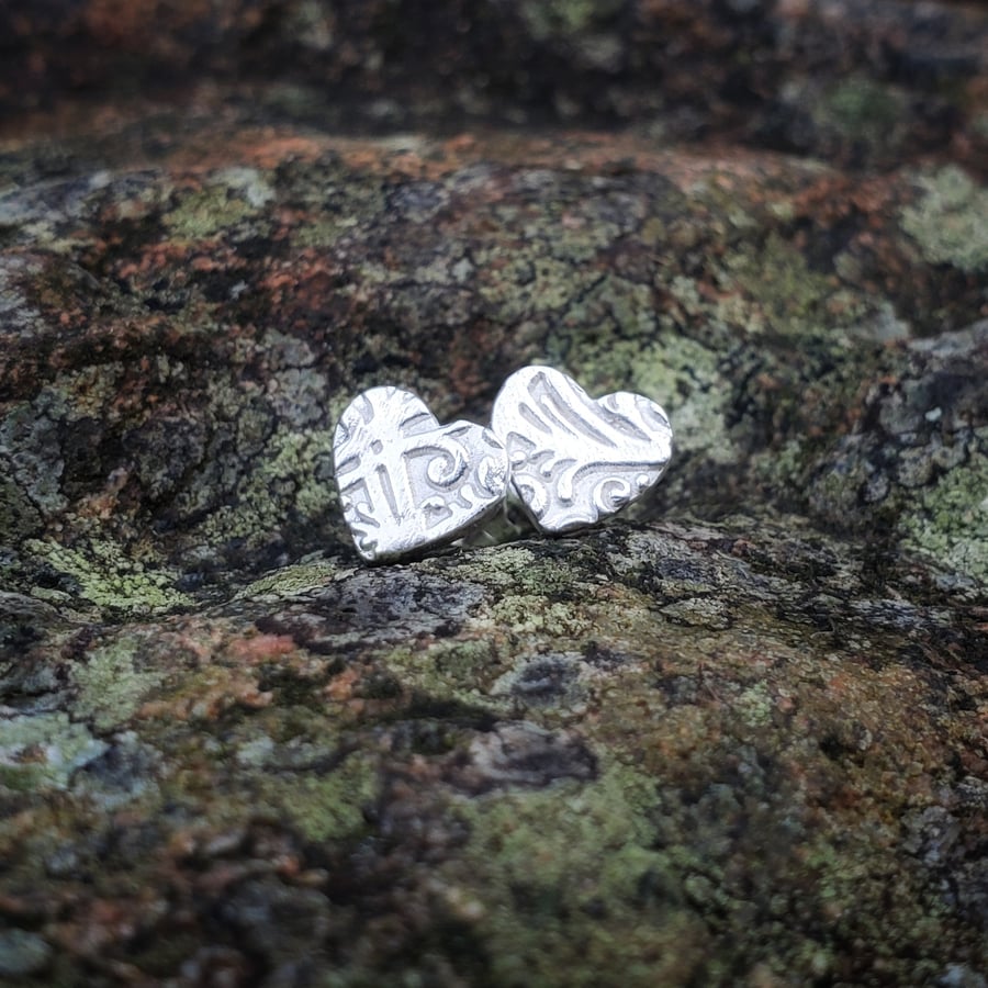 Nouveaux Heart studs large