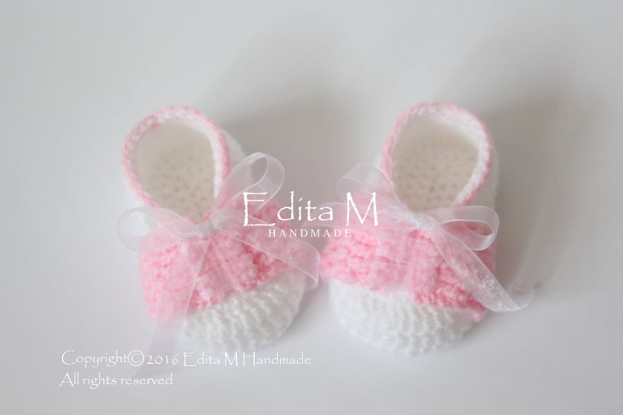 Baby booties, baby girl shoes, FREE SHIPPING UK, 0-3 months