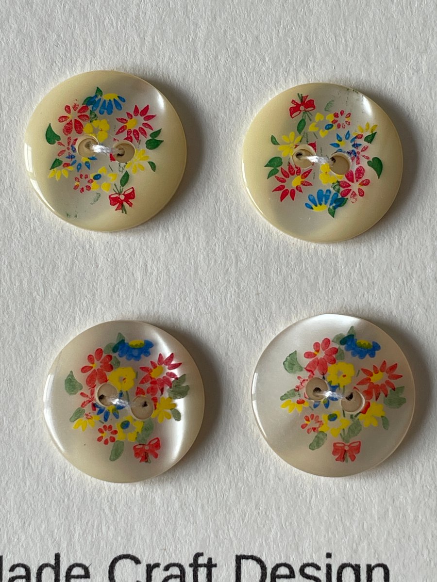 4 multicoloured floral plastic buttons - 18mm