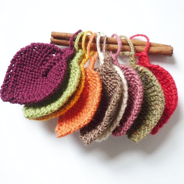 Leaves hanging ornaments - Nursery decor - Party favours