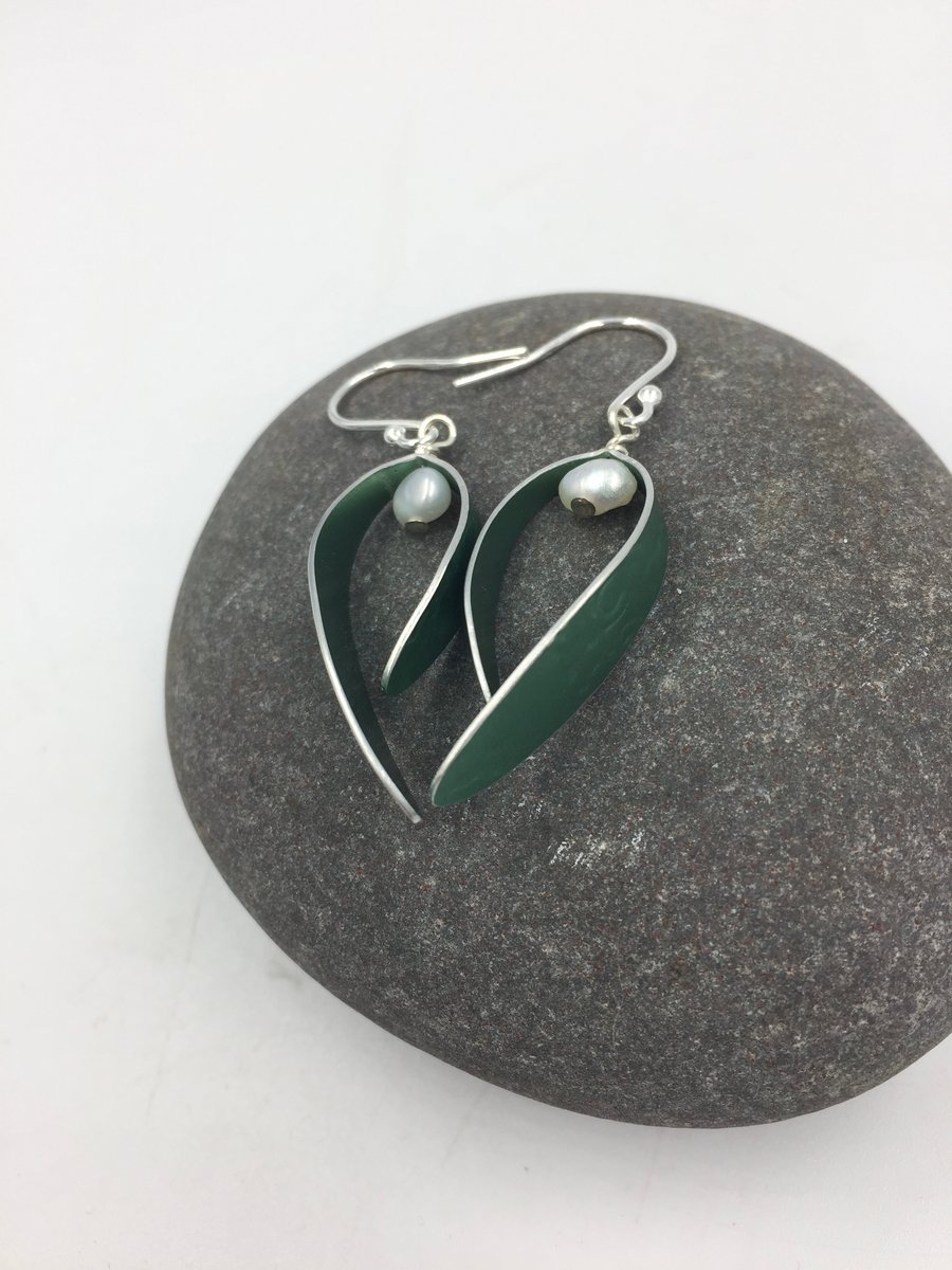 Anodised aluminium’Berry’ earrings in soft green with pearl.