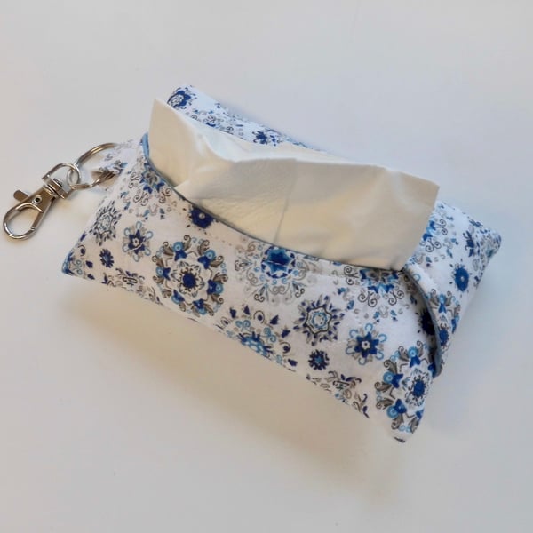 Key ring tissue holder for tissues or hankie in blue and white 