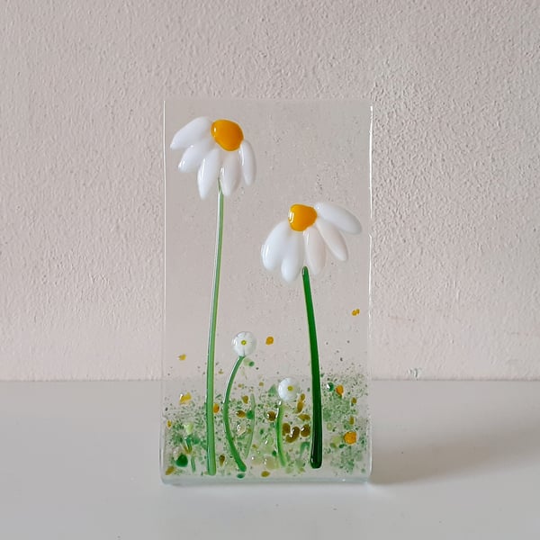 Fused glass freestanding decorative panel, white daisies