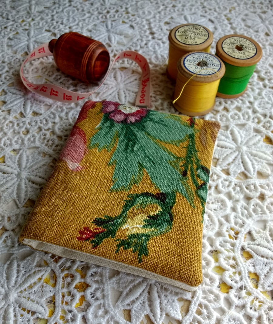 "Joyce" needle case