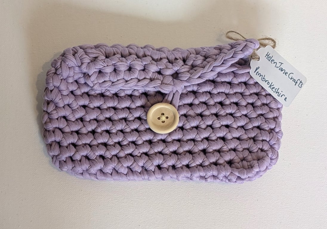 Handmade crochet purse made with lilac t-shirt yarn 